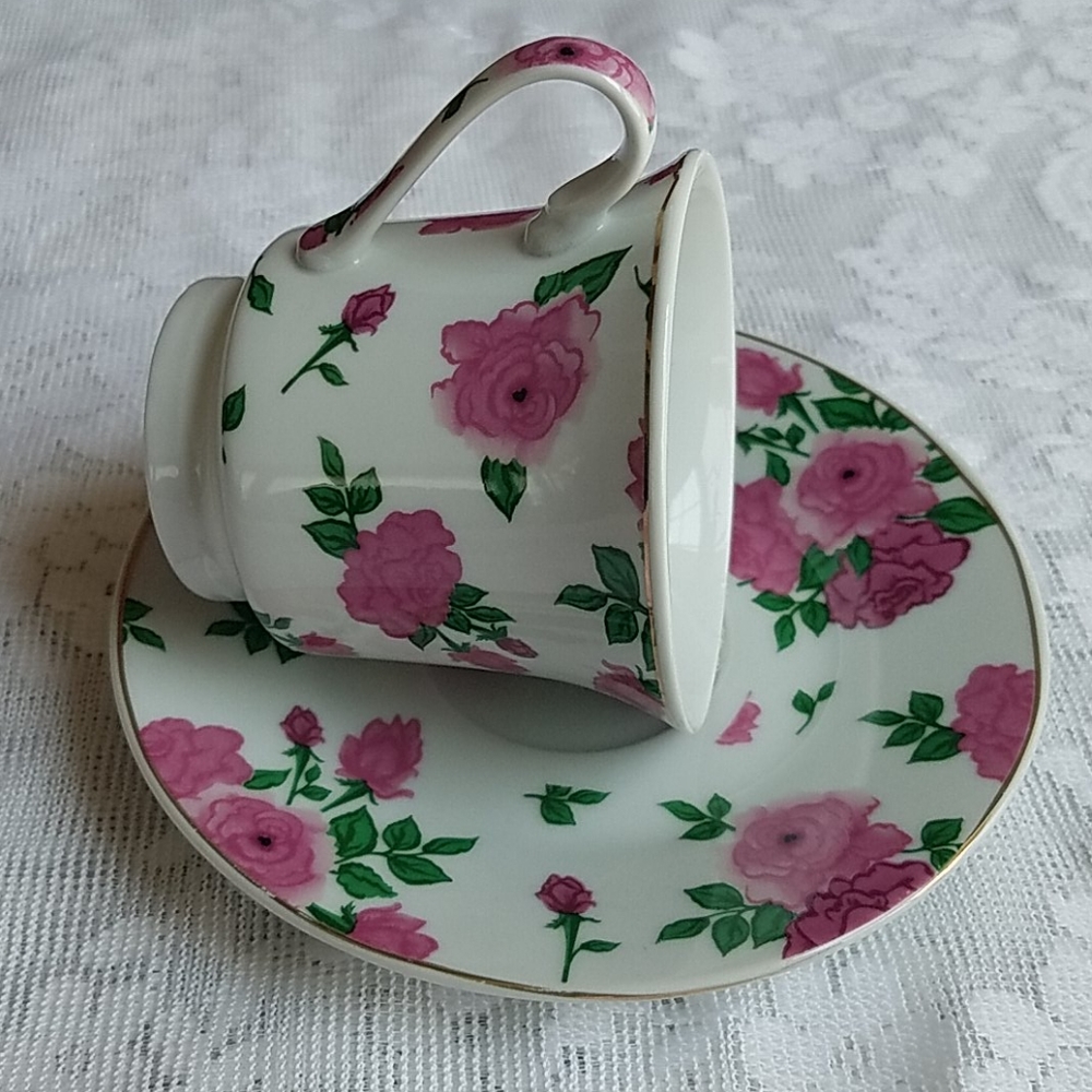 Birdfeeder Teacup and Saucer Floral Pink and White Rose Small Bag Birdseed